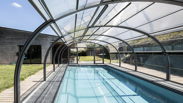 Abri de piscine haut cintré independant