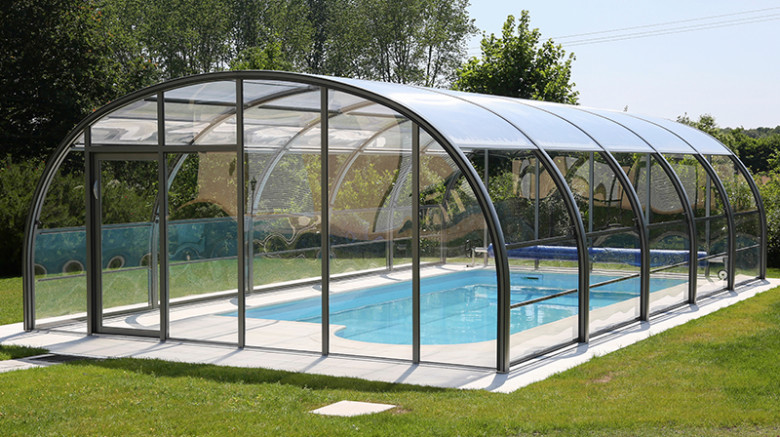 Abri de piscine haut cintré independant