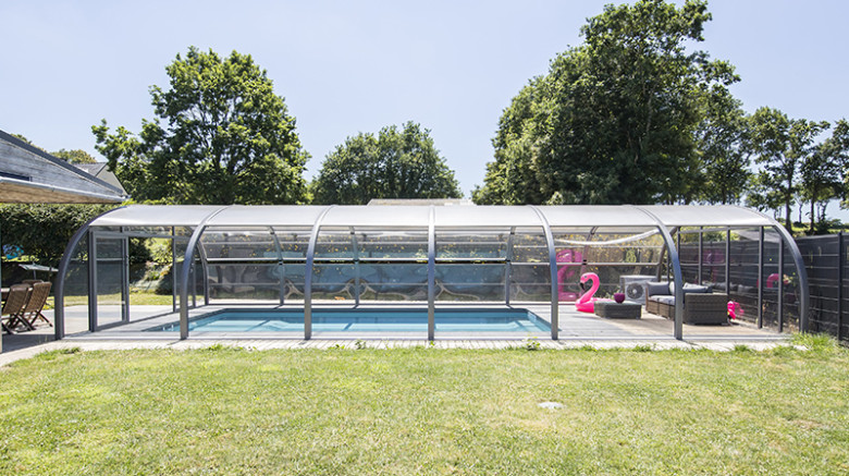 Abri de piscine haut cintré independant