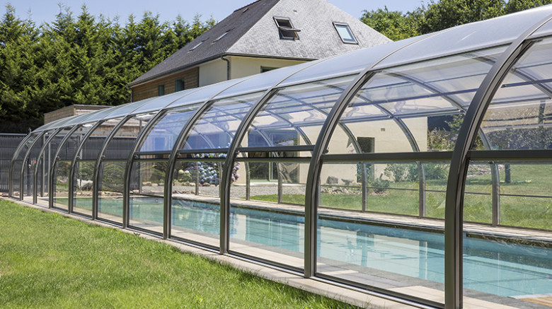 Abri de piscine haut cintré independant