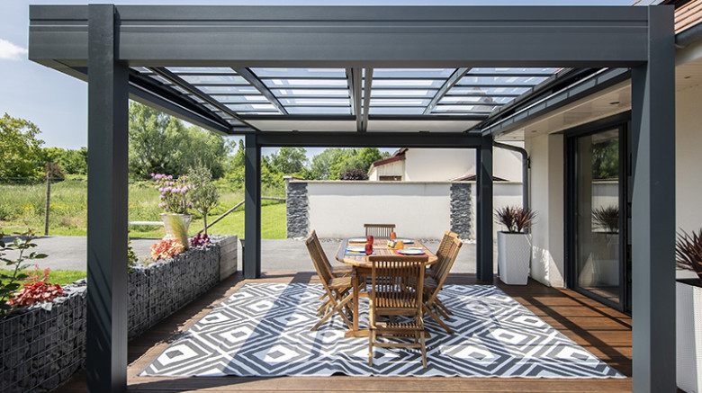 Pergola bioclimatique à toiture ouvrante
