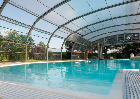Abris de piscine haut cintré indépendant