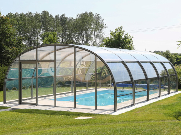 Abris de piscine haut cintré indépendant