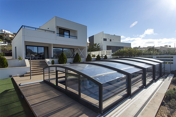 Abri de piscine télescopique mi-haut