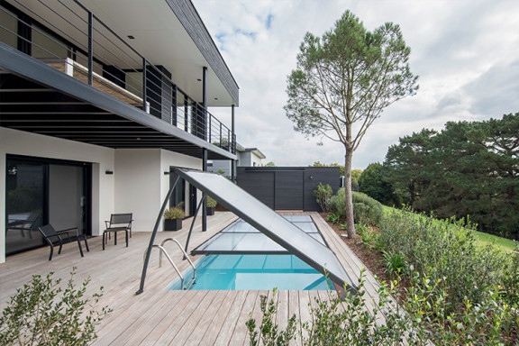 Abri de piscine plat