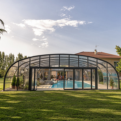 Abri de piscine haut cintré