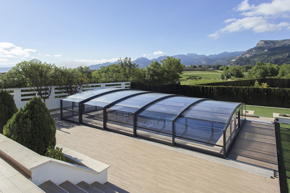 Abri de piscine mi-haut 