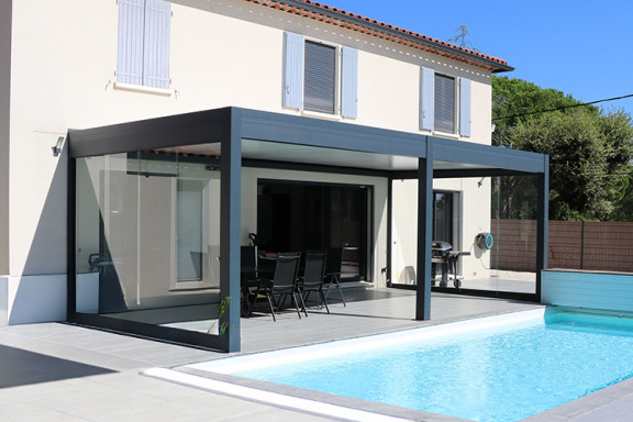Pergola à toiture fixe