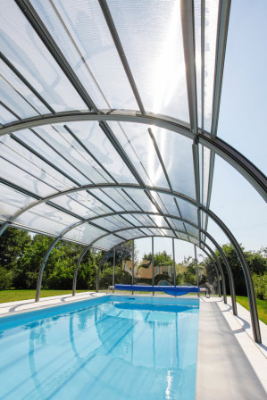 Abris de piscine haut cintré indépendant