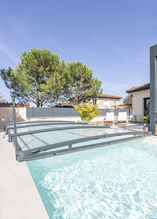 Abri de piscine ultra bas_ côté
