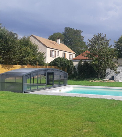 Abri de piscine télescopique mi-haut