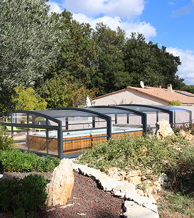 Abri de piscine télescopique mi-haut