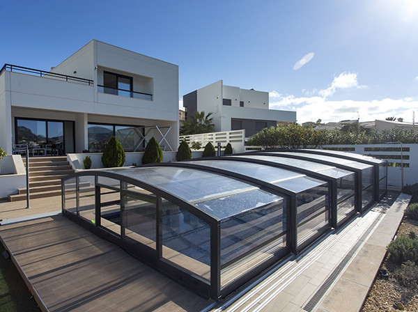 Abri de piscine télescopique mi-haut
