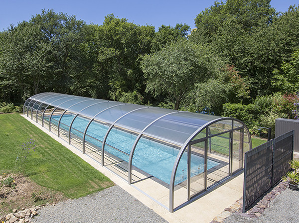 Abri de piscine haut cintré indépendant