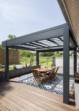Pergola bioclimatique à toiture ouvrante