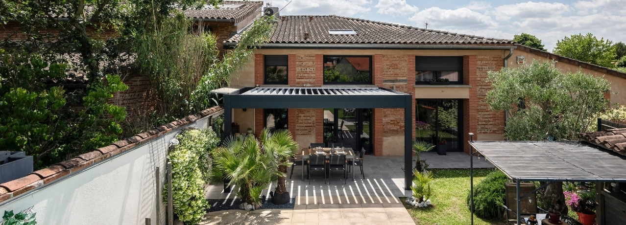 Pergola bioclimatique à lames orientables